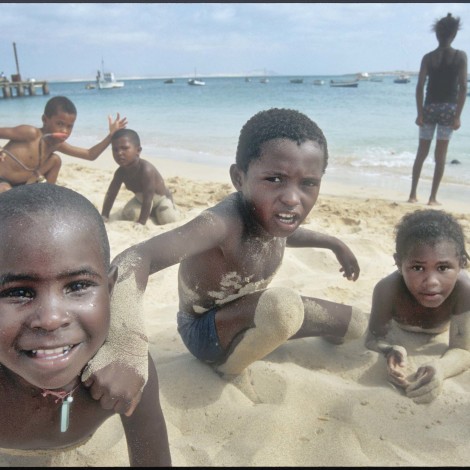 bimbi sulla spiaggia 2